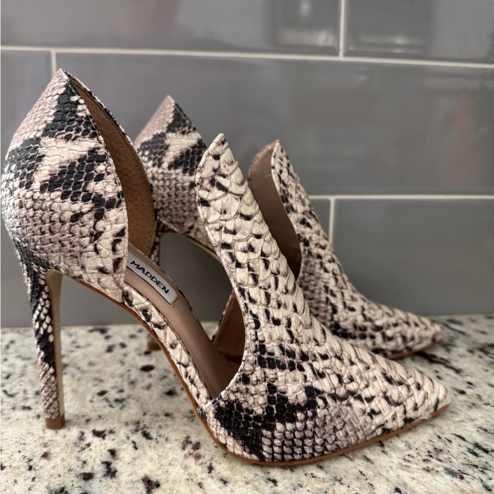 NWT Snakeskin Steve Madden